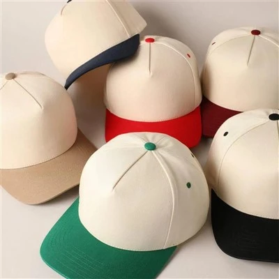 Mũ snapback đơn giản